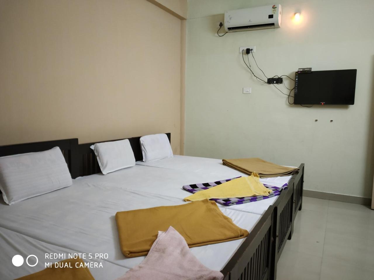 Hotel Woodlands Chottanikara Exterior foto
